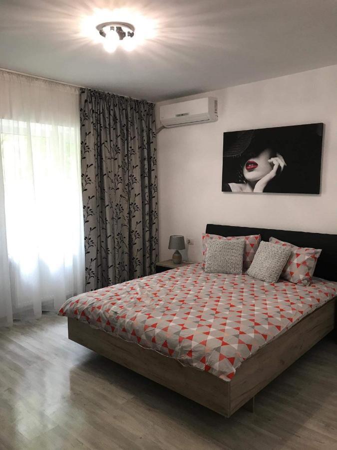 Centre Home Mazepa กาลาจิ ภายนอก รูปภาพ